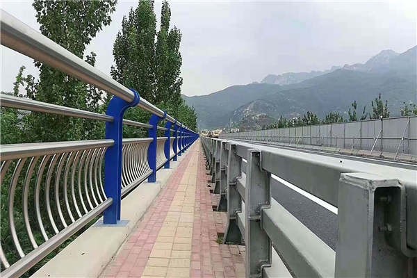 防撞護(hù)欄